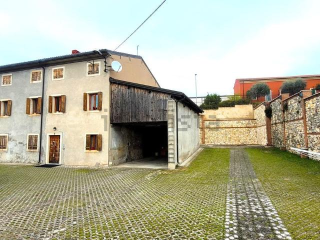 Villetta indipendente in vendita di 390 m² in Via Libertà, 16