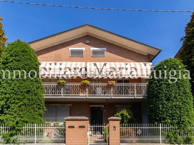 Villetta indipendente in vendita di 390 m² in Via Sem Benelli, 15
