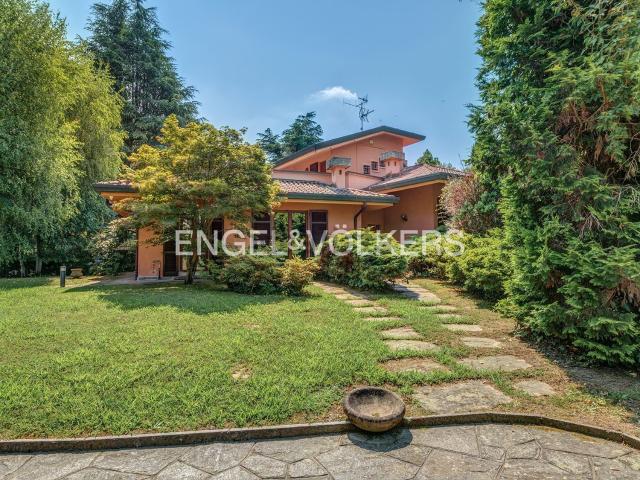 Villetta indipendente in vendita di 390 m² in Via per Galbiate