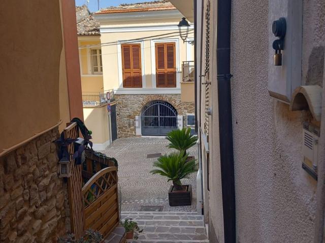 Villetta indipendente in vendita di 390 m² in Via Raffaele de Novellis