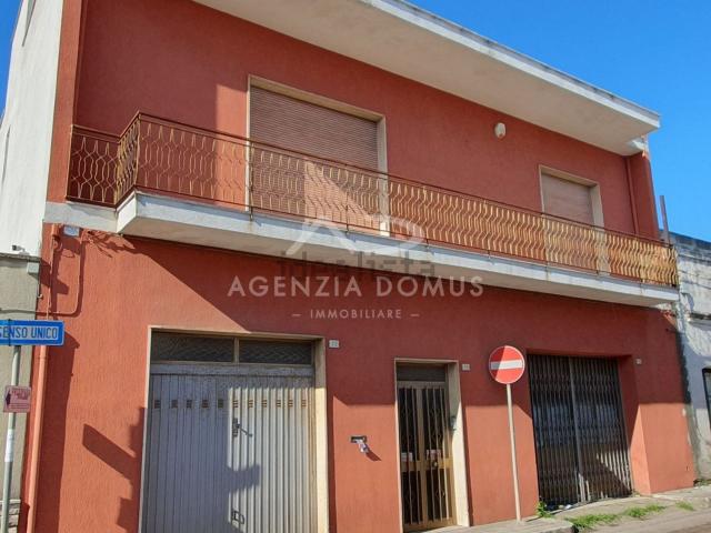 Villetta indipendente in vendita di 390 m² in Via Rettifilo, 54
