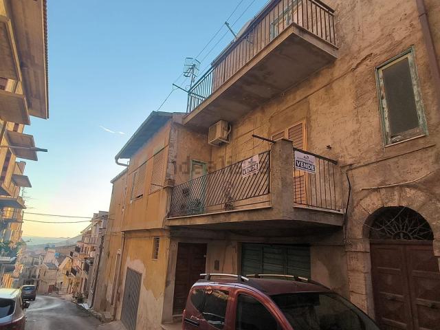 Villetta indipendente in vendita di 390 m² in Via Usurpi, 115