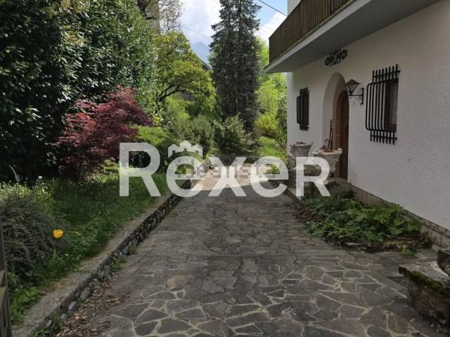 Villetta indipendente in vendita di 390 m² in Via Vittorio Veneto