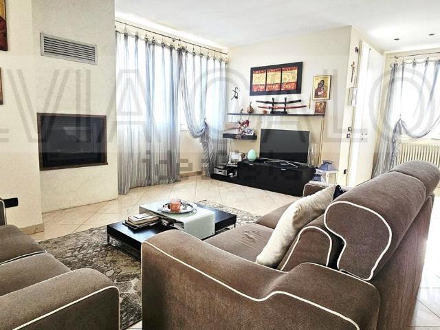 Villetta indipendente in vendita di 390 m² in Piazza Renato Otello Pighin