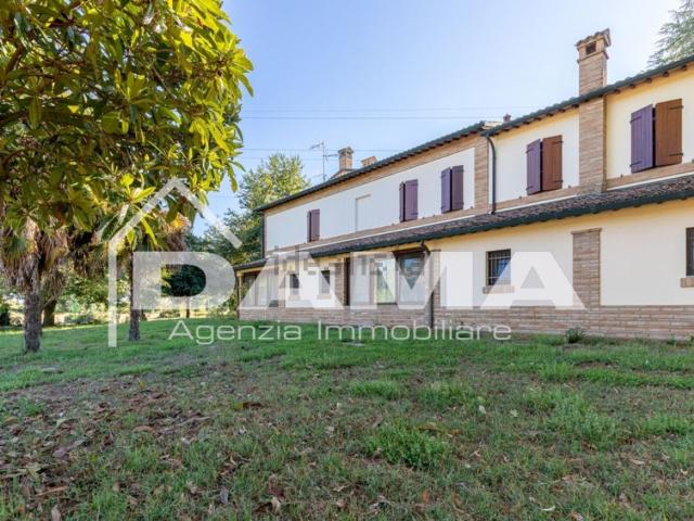 Villetta indipendente in vendita di 392 m² in Via Rio Molinaccio