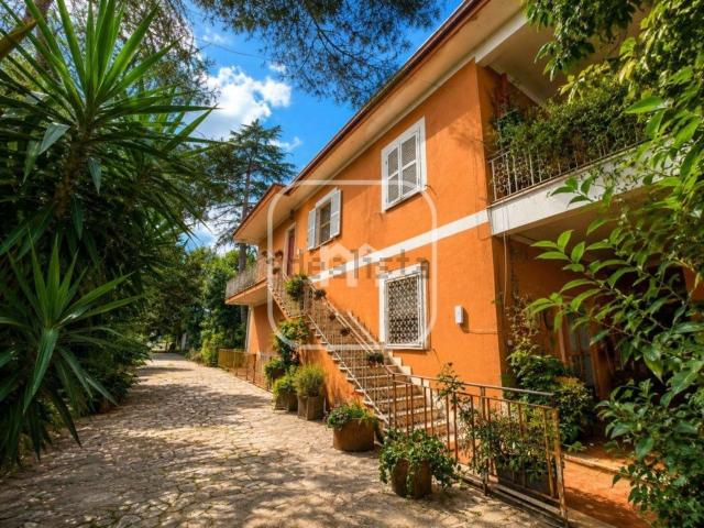 Villetta indipendente in vendita di 392 m² in Via Villetta Barrea
