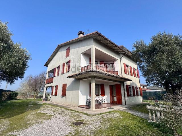 Villetta indipendente in vendita di 393 m² in Via Canalazzo, 45