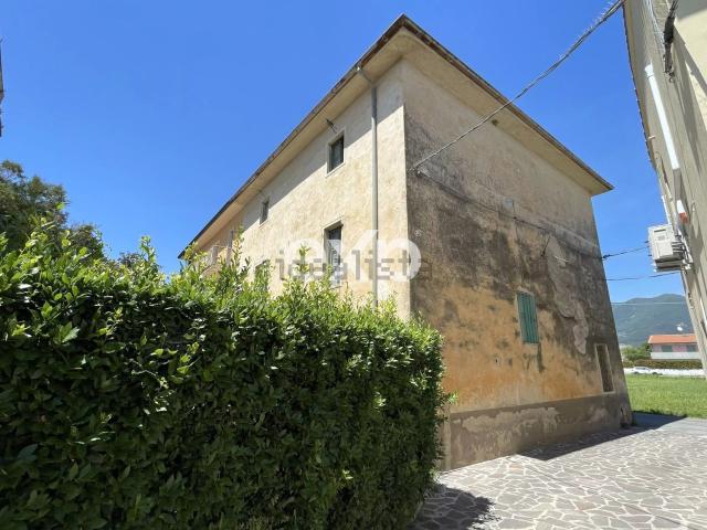 Villetta indipendente in vendita di 420 m² in Via E. Fermi Campo