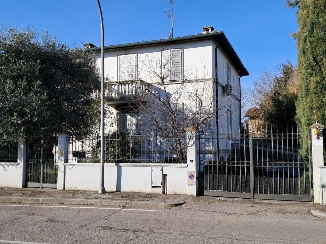 Villetta indipendente in vendita di 395 m² in Via del Pino