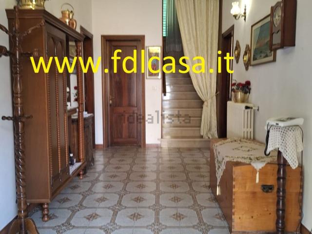 Villetta indipendente in vendita di 395 m² in Via I Maggio