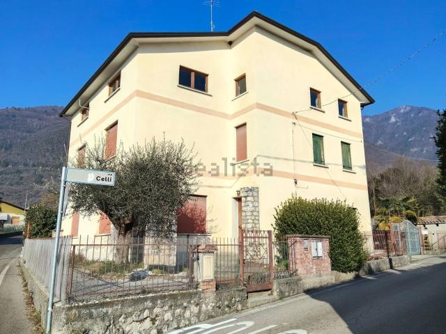 Villetta indipendente in vendita di 397 m² in Via Celli, 1
