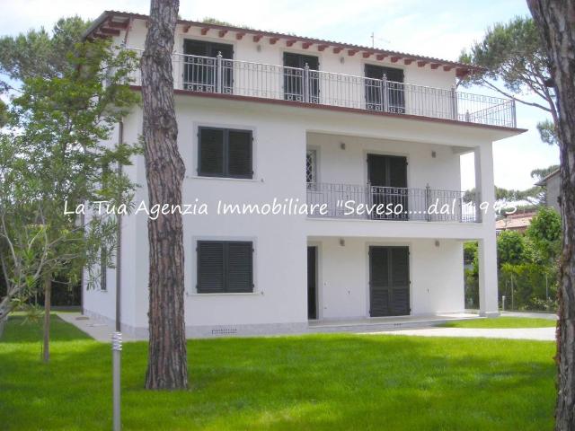 Villetta quadrifamiliare a Forte dei Marmi