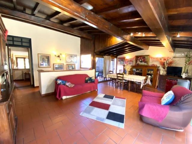Villetta Residenziale con Giardino posta a Montecatini Terme in Zona Musicisti