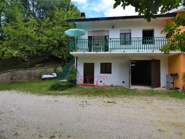 Villette a schiera in vendita a Montefalcone Appennino, Luogo di Sasso