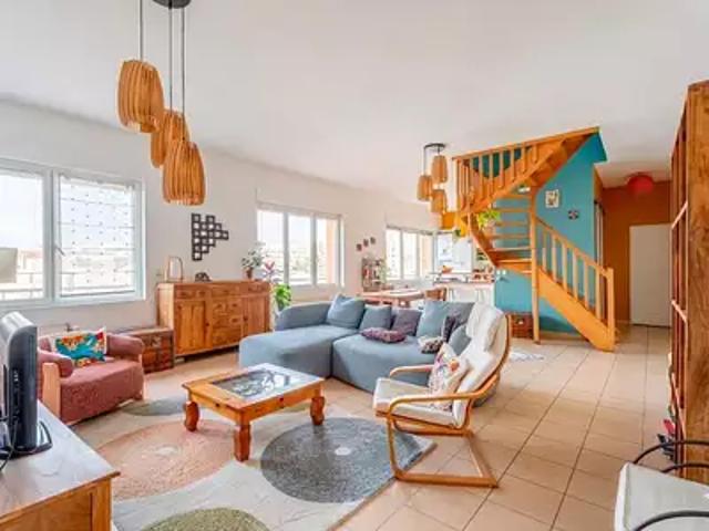 Villeurbanne 69100 Achat / Vente appartement 4 pièces t4 au dernier étage cave