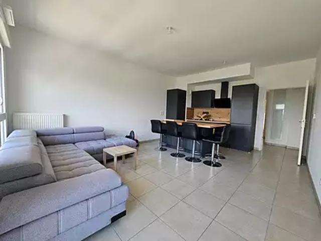 Villeurbanne 69100 Location appartement 3 pièces t3 au dernier étage terrasse