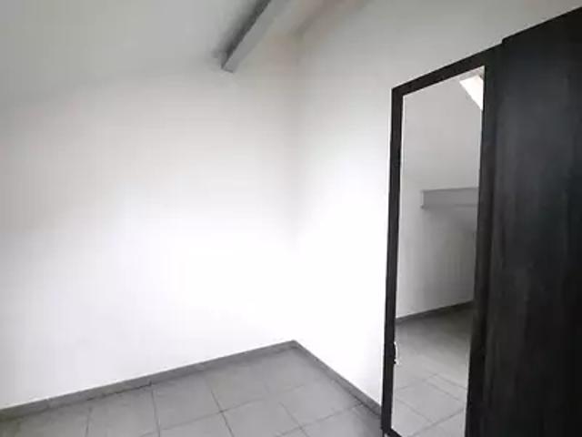 Villeurbanne 69100 Location appartement 1 pièce t1 au dernier étage cave