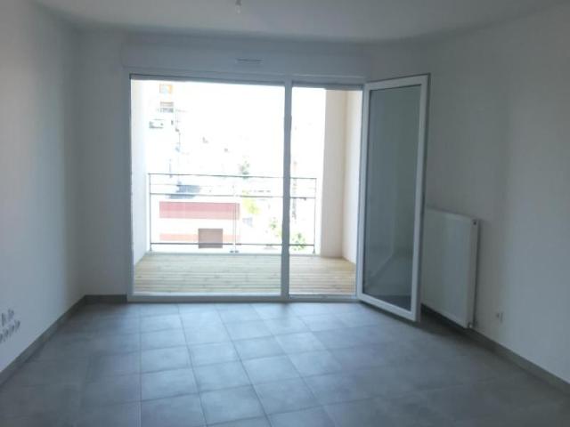 VILLEURBANNE 8 rue Emile Decorps CLESEV propose.
