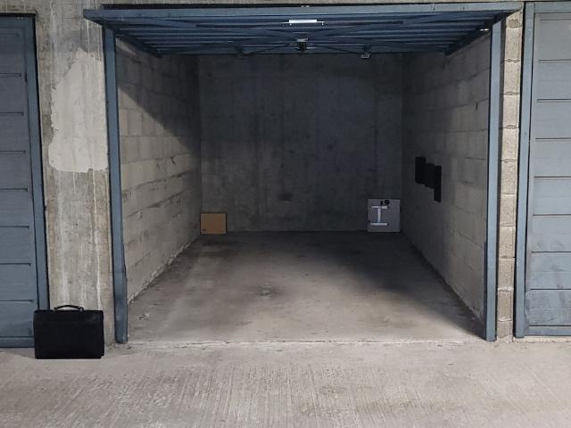 Villeurbanne Charpennes, garage fermé sécurisé