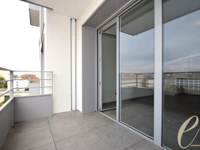 VILLEURBANNE GRATTE CIEL – Appartement T2 de 44 m² avec balcon et garage en sous sol