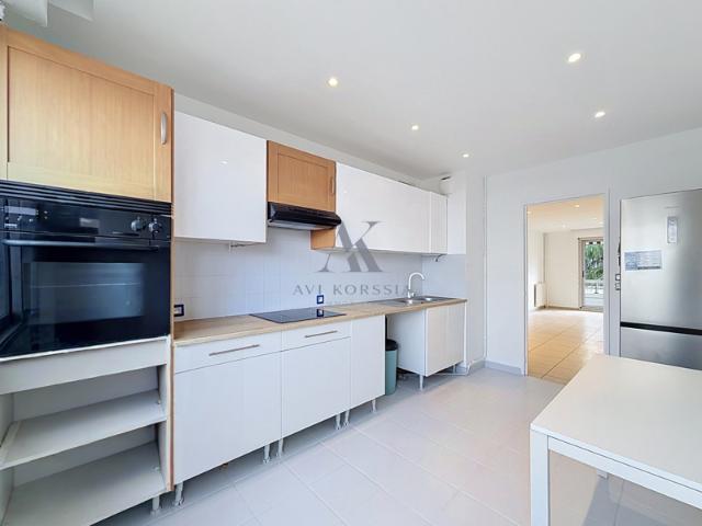 Villeurbanne Gratte Ciel Appartement T4 82 m2 rénové avec
