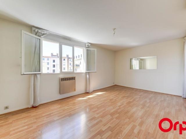 Villeurbanne entre Gratte Ciel et GrandClément T3 65 m² + loggias, + cave + parking