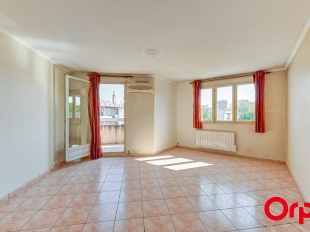 Villeurbanne entre Gratte Ciel et GrandClément T3 68 m² + loggias, + cave + parking