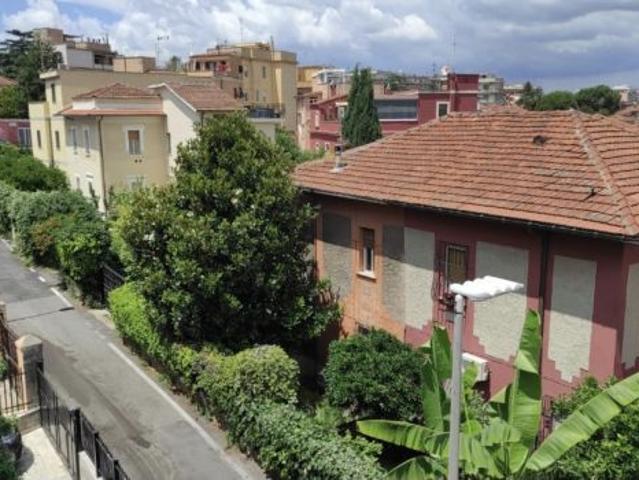 Villini Pigneto stanza singola luminosa, silenziosa e panoramica
