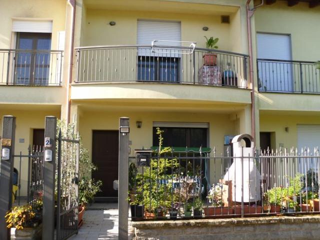 VILLINO A SCHIERA