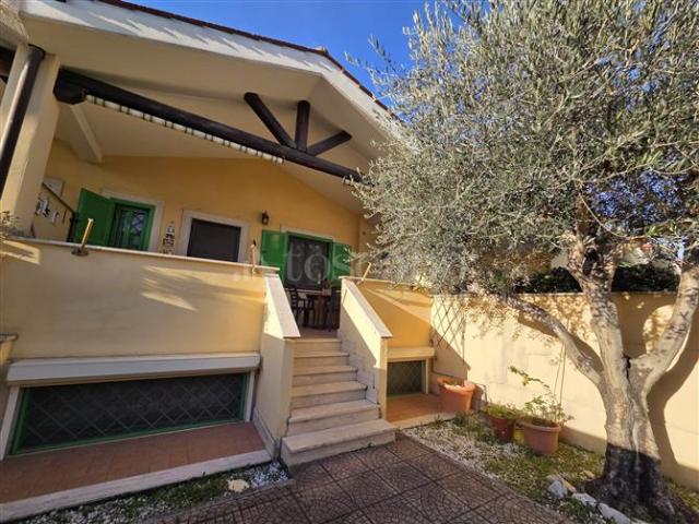 Villino a Schiera di 140 mq a Acilia, Casal Bernocchi, Centro Giano, Dragona, Malafede, Vitinia Roma