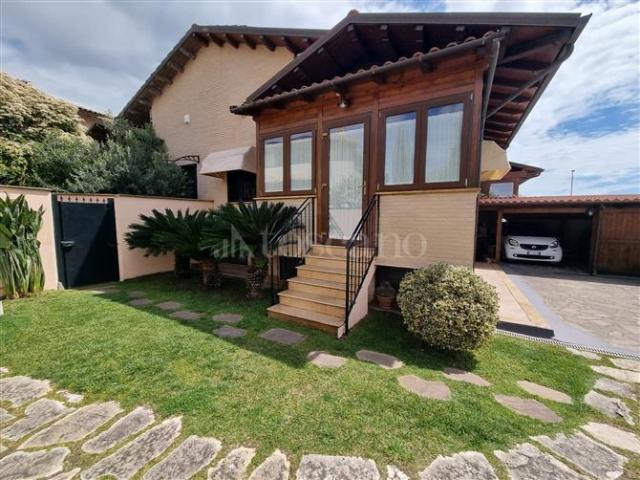 Villino a Schiera di 165 mq a Acilia, Dragona, Vitinia Roma
