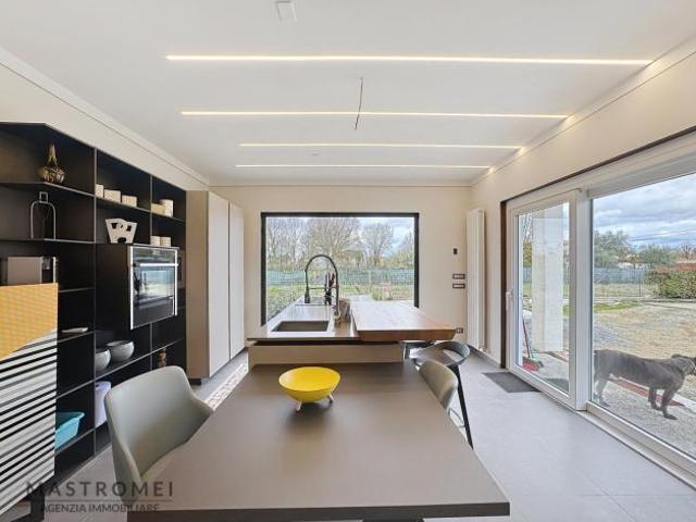 VILLINO di 5 vani e di 135 mq ALTOPASCIO rif. 3608
