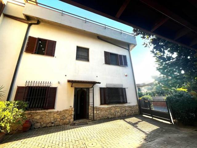 VILLINO di 6 vani e di 140 mq CAMPI BISENZIO rif. L1307_4