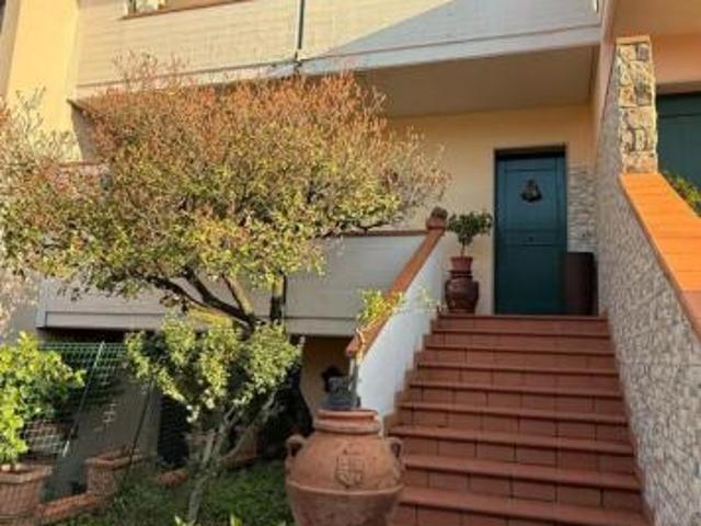 VILLINO di 7 vani e di 220 mq POGGIO A CAIANO rif. L1348_2