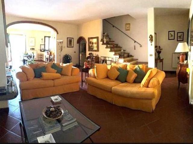 VILLINO di 7 vani e di 220 mq POGGIO A CAIANO rif. L1348_3