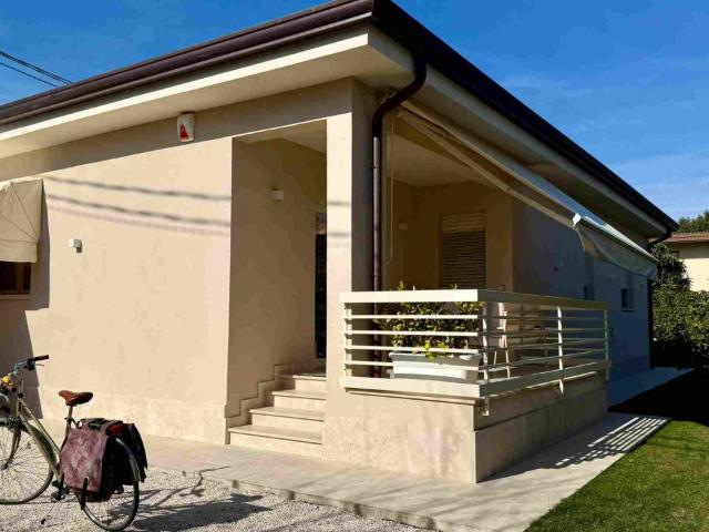 VILLINO in AFFITTO a FORTE DEI MARMI Forte dei Marmi Centro di 5 vani