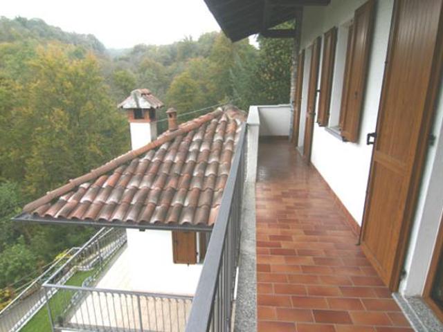villino in Sovazza di Armeno mq. 140 numero locali cinque