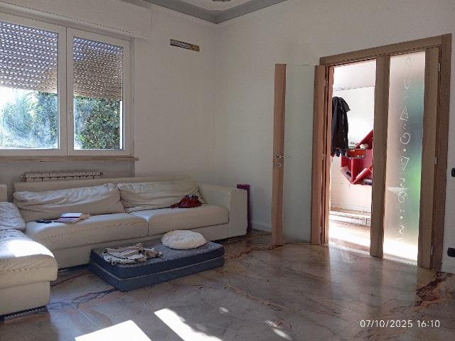 VILLINO in VENDITA a CAMAIORE di 5 vani