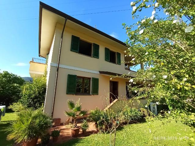 VILLINO in VENDITA a CAMAIORE di 8 vani