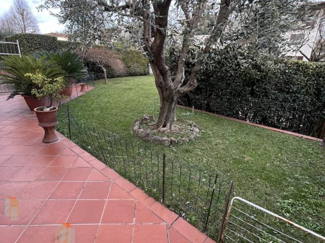 VILLINO in VENDITA a CAMPI BISENZIO CAPALLE GIGLI di 6 vani