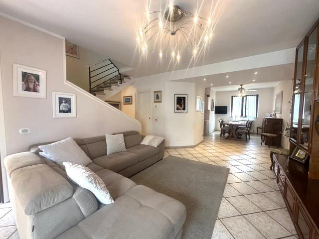 VILLINO in VENDITA a CAMPI BISENZIO SAN PIERO A PONTI di 5 vani