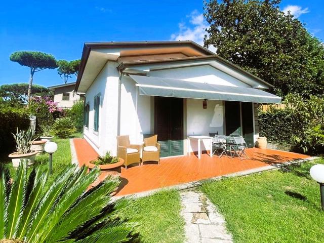 VILLINO in VENDITA a FORTE DEI MARMI Forte dei Marmi Vittoria Apuana di 4 vani