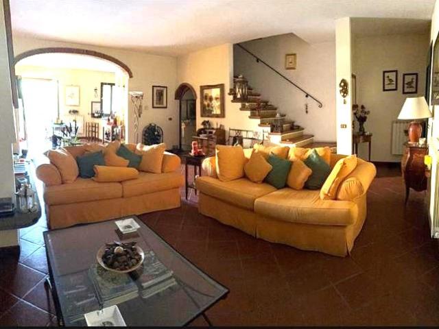 VILLINO in VENDITA a POGGIO A CAIANO di 7 vani