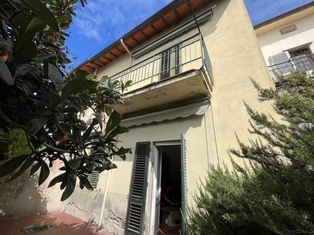 VILLINO in VENDITA a POGGIO A CAIANO di 6 vani