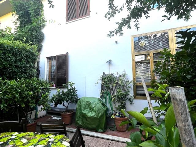 VILLINO in VENDITA a POGGIO A CAIANO di 6 vani