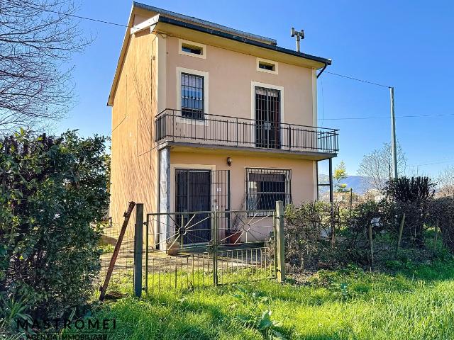 VILLINO in VENDITA a PORCARI di 4 vani