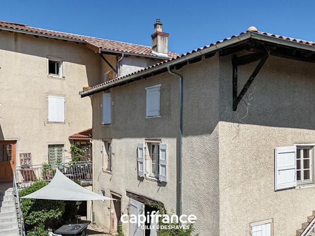 VILLIÉ MORGON – MAISON DE VILLAGE LOUÉE – 183 m² – COUR – DÉPENDANCE