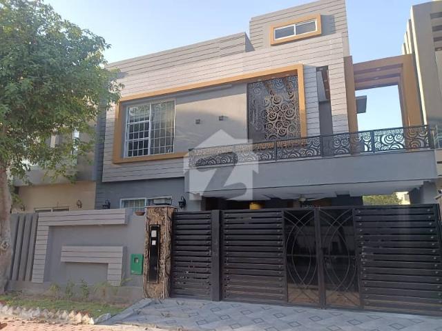 Vip 10 Marla Luxury Non Furnished House Available For Rent Available In Bahria Town Lahore