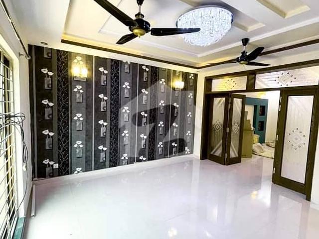 Vip 10 Marla Used House Available For Sale In Bahria Town Lahore
