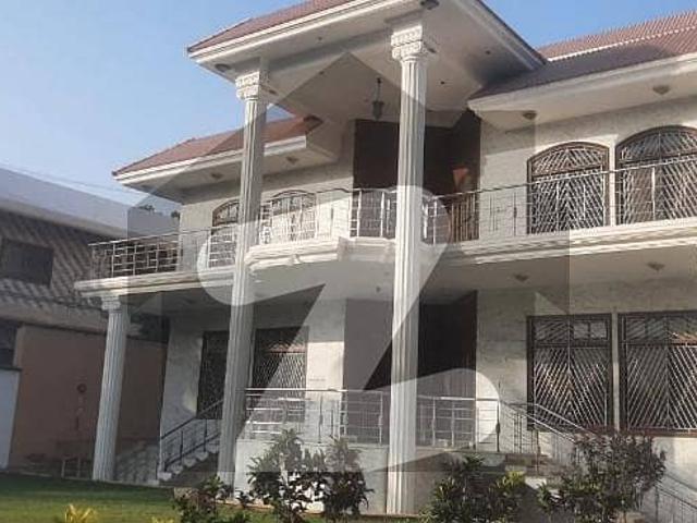 VIP Block 7 White House elevation Seven Bed One Unit Tripple Storey 1000 Sq Yds Lexurious Bungalow with Swiming Pool